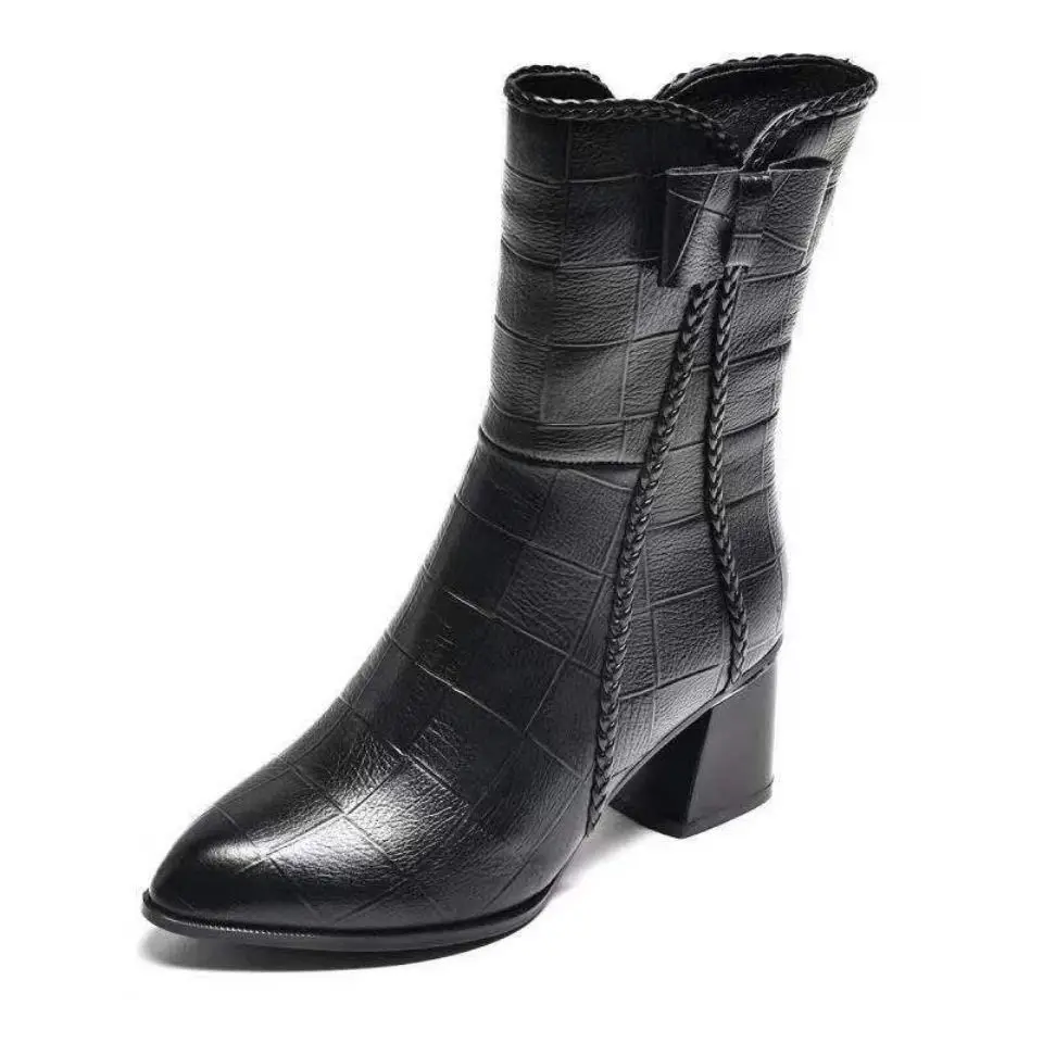 Autumn and new thick heeled middle boots winter 2021 children's plush cotton shoes middle heel pointed short boots autumn real
Autumn and new thick heeled middle boots winter 2021 children's plush cotton shoes middle heel pointed short boots autumn real