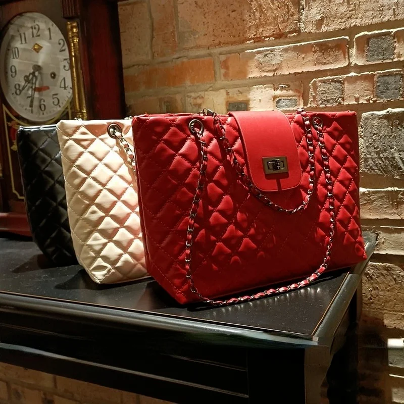 High-capacity Chain Handbag 2021 New Women's Minimal Stiletto Bag Women's Bag Design Shoulder Bag
High-capacity Chain Handbag 2021 New Women's Minimal Stiletto Bag Women's Bag Design Shoulder Bag