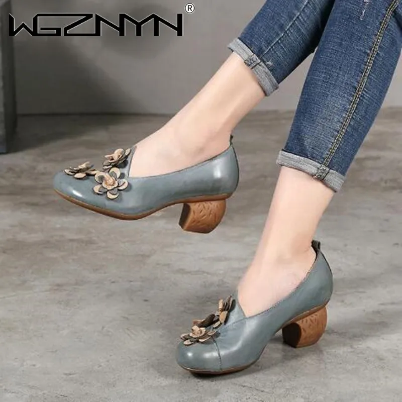 Retro Middle Aged Women Single Shoe Genuine PU Leather Thick Heel Female Footwear Flower Decoration Round Head Commuting Loafers
Retro Middle Aged Women Single Shoe Genuine PU Leather Thick Heel Female Footwear Flower Decoration Round Head Commuting Loafers