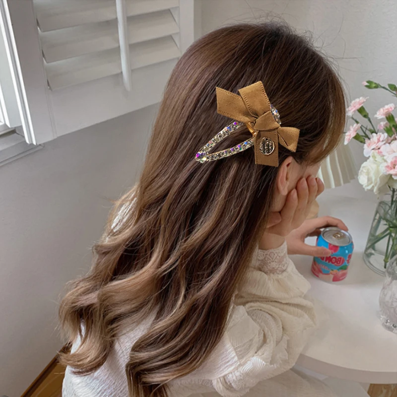 Women Elegant High Quality Bow Hair Clip Hairpins Colored Diamond Broken Hair Bangs Clips Headwear Solid Color Hair Accessories
Women Elegant High Quality Bow Hair Clip Hairpins Colored Diamond Broken Hair Bangs Clips Headwear Solid Color Hair Accessories