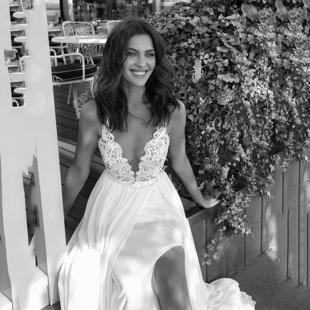 Fivsole Beach Wedding Dress 2021 Sexy V neck Side Split Top Lace Wedding Gowns Chiffon Backless Boho Bridal Dress Robe De Mariee
Fivsole Beach Wedding Dress 2021 Sexy V neck Side Split Top Lace Wedding Gowns Chiffon Backless Boho Bridal Dress Robe De Mariee