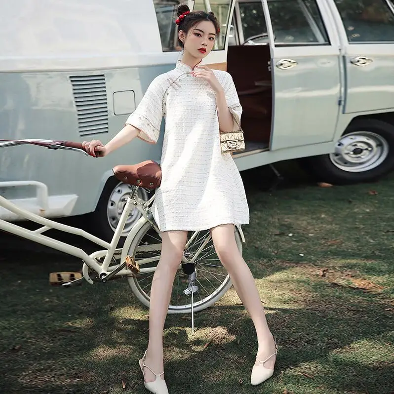 Autumn and winter Knitted loose white cheongsam improved retro Chinese Japanese fashion casual elegant young girl dress
Autumn and winter Knitted loose white cheongsam improved retro Chinese Japanese fashion casual elegant young girl dress