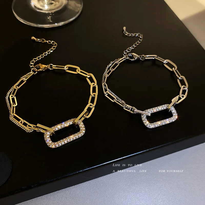 New Fashion Personality Geometric Hollow Diamond Bracelet Female Temperament Exquisite Bracelet Trend Party Jewelry
New Fashion Personality Geometric Hollow Diamond Bracelet Female Temperament Exquisite Bracelet Trend Party Jewelry