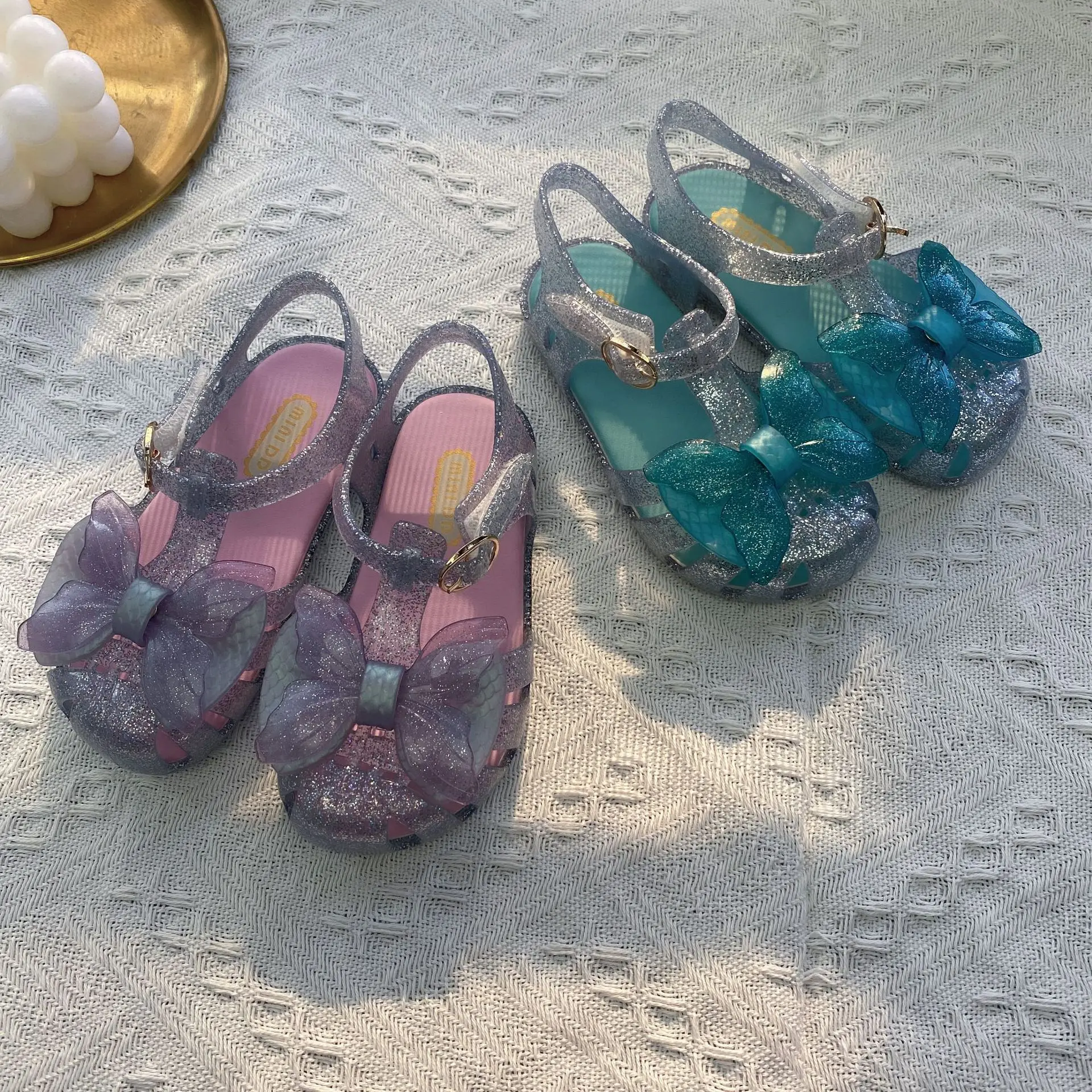 Мини DD 2022 летние сандалии для девочек модная пляжная обувь для малышей принцессы рома детская мягкая обувь-желе на липучке DD022
Мини DD 2022 летние сандалии для девочек модная пляжная обувь для малышей принцессы рома детская мягкая обувь-желе на липучке DD022