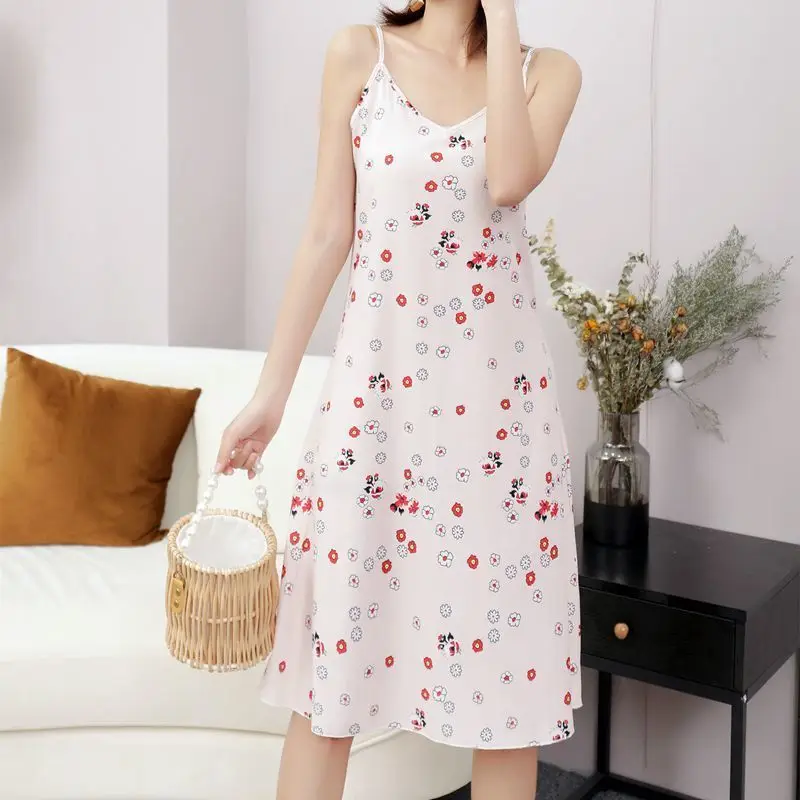 Floral dress summer 2021 new loose show thin fairy net red girl student strap broken group
Floral dress summer 2021 new loose show thin fairy net red girl student strap broken group