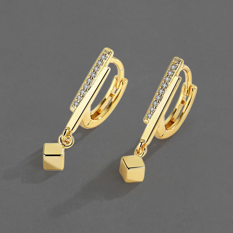 Romantic Zircon Square Earrings Cute Small Hoop Earring for Women Jewelry Trendy Pendientes Mujer Moda 2022 Boucle Oreille Femme
Romantic Zircon Square Earrings Cute Small Hoop Earring for Women Jewelry Trendy Pendientes Mujer Moda 2022 Boucle Oreille Femme