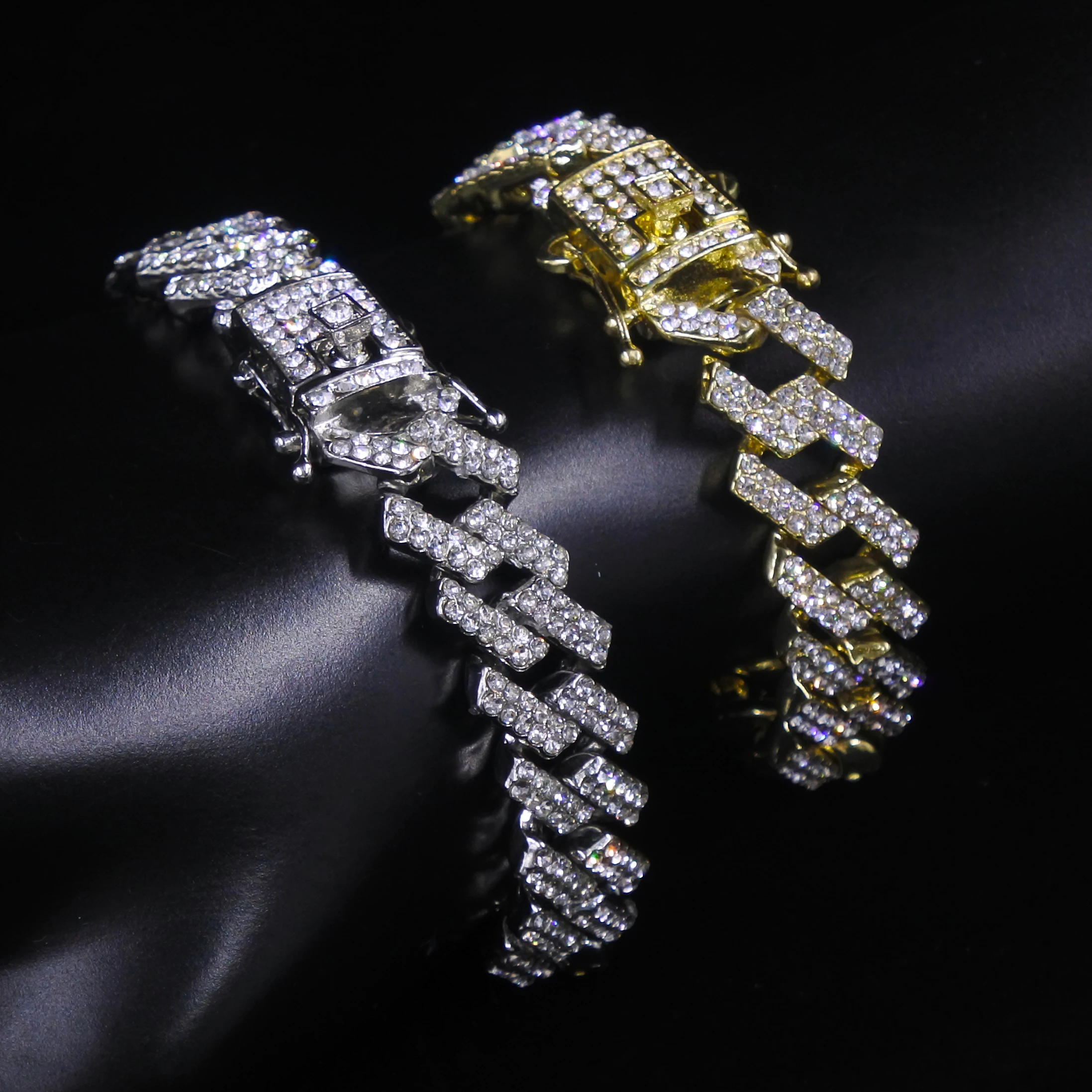 Men's 15MM Iced Out Cuban Link Bracelet Chain Gold Silver Color Hip-hop Rapper CZ Bracelets On Hand Jewelry For Women 2021
Men's 15MM Iced Out Cuban Link Bracelet Chain Gold Silver Color Hip-hop Rapper CZ Bracelets On Hand Jewelry For Women 2021