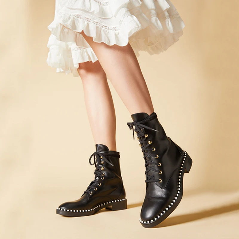 Ботинки мартинсы женские, новинка 2019, сапоги до середины икры, красивые женские ботильоны с жемчугом, сапоги на низком массивном каблуке, мо...
Ботинки мартинсы женские, новинка 2019, сапоги до середины икры, красивые женские ботильоны с жемчугом, сапоги на низком массивном каблуке, мо...