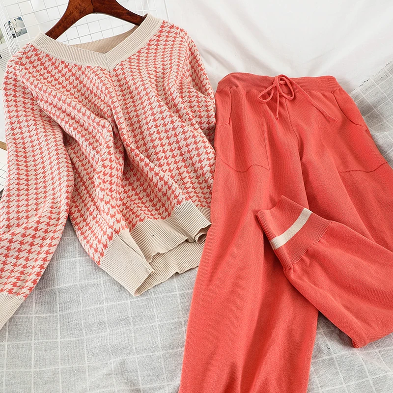 Spring and Autumn Fashion Suit Sweater Sweater Top Harlan Feet Casual Capri-Pants Two-Piece Women's Fashion
Spring and Autumn Fashion Suit Sweater Sweater Top Harlan Feet Casual Capri-Pants Two-Piece Women's Fashion