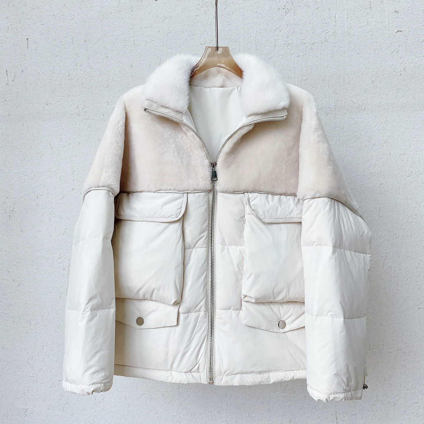 2021 Winter Fur Women Clothing Real Mink Fur Collar down Jacket Contrast Color Patchwork Real Wool Loose Short Fur Coat Women
2021 Winter Fur Women Clothing Real Mink Fur Collar down Jacket Contrast Color Patchwork Real Wool Loose Short Fur Coat Women