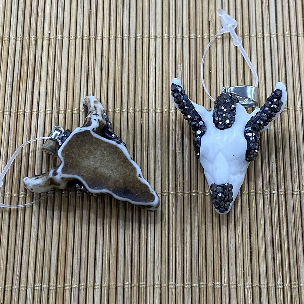 Natural Resin Diamond Jewelry Bull Head Pendant Modeling Crafts Handmade DIY Fashion Necklace Earrings Accessories Double Color 
Natural Resin Diamond Jewelry Bull Head Pendant Modeling Crafts Handmade DIY Fashion Necklace Earrings Accessories Double Color