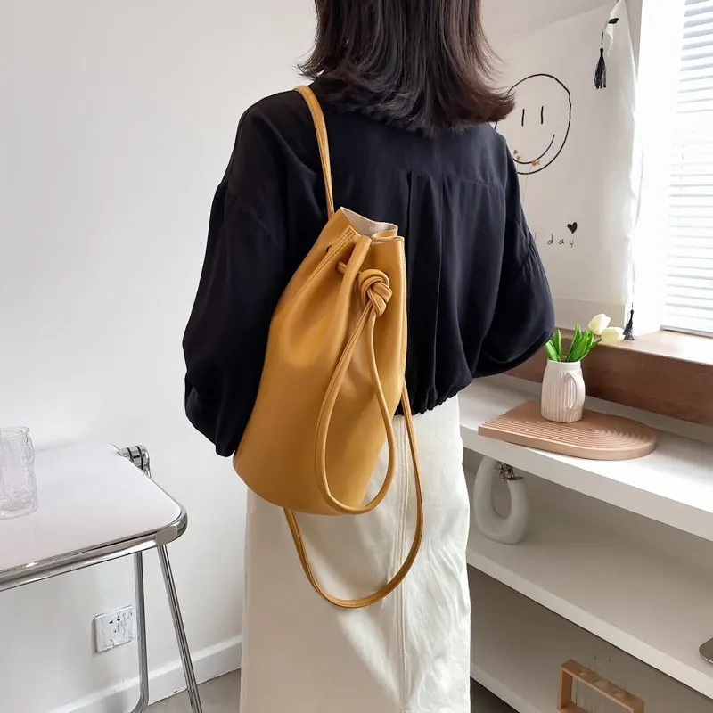 Luxury Drawstring Women's Armpit Shoulder Bag Soft PU Leather Bucket Bag Designer Double Straps Crossbody Bag Female Handbags
Luxury Drawstring Women's Armpit Shoulder Bag Soft PU Leather Bucket Bag Designer Double Straps Crossbody Bag Female Handbags