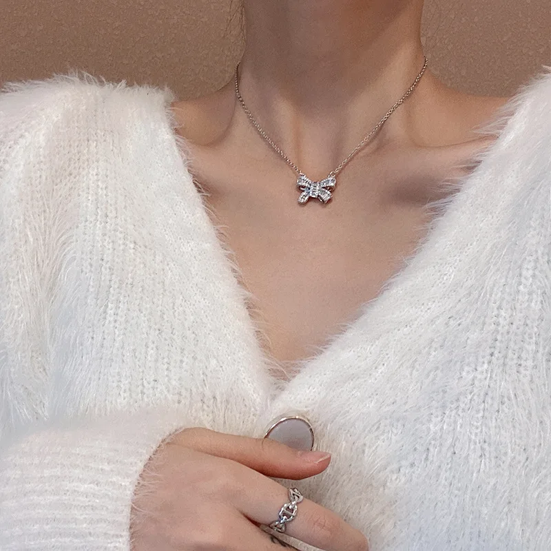 Korean Fashion Zircon Butterfly Necklace For Women’s Gothic Light Luxury Pendant Clavicle Chain Jewelry For Women 2021
Korean Fashion Zircon Butterfly Necklace For Women’s Gothic Light Luxury Pendant Clavicle Chain Jewelry For Women 2021