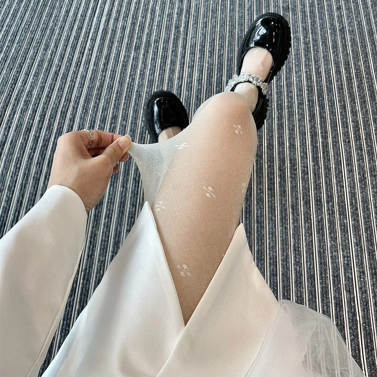 Lolita JK Stockings Japanese Retro Milky White Four-leaf Clover Jacquard Stockings Ultra-thin Silk Pantyhose Black Silk Socks
Lolita JK Stockings Japanese Retro Milky White Four-leaf Clover Jacquard Stockings Ultra-thin Silk Pantyhose Black Silk Socks