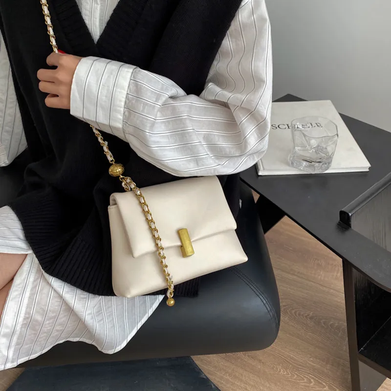 Luxury bag 2020 atmospheric fashion single shoulder messenger bag, microfiber synthetic leather small square bag Gg Cc
Luxury bag 2020 atmospheric fashion single shoulder messenger bag, microfiber synthetic leather small square bag Gg Cc