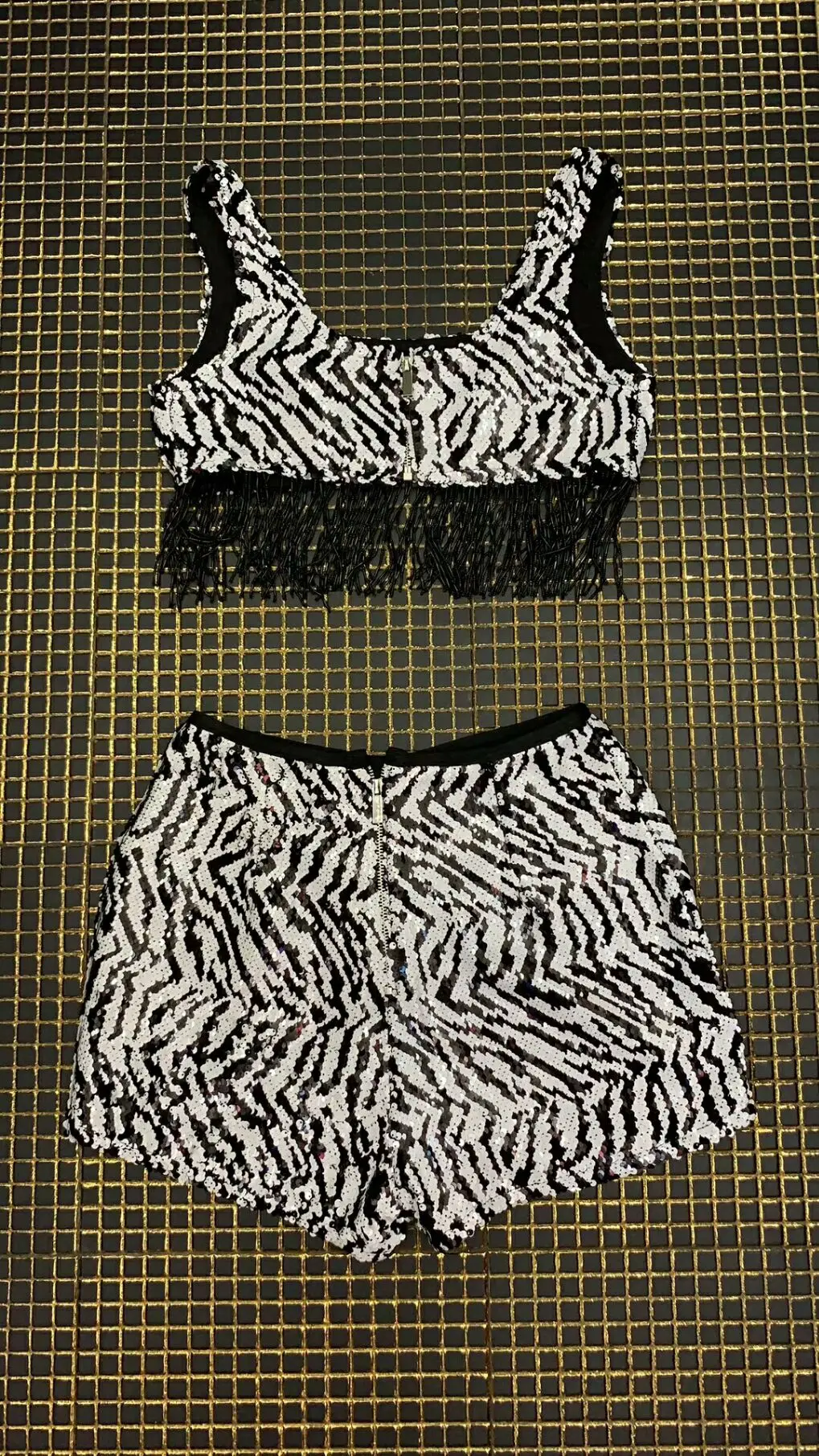 2019 NEW Women white sequined two Piece playsuits Sleeveless Bandage Knitted Bodysuit jumpsuits wholesale 
2019 NEW Women white sequined two Piece playsuits Sleeveless Bandage Knitted Bodysuit jumpsuits wholesale