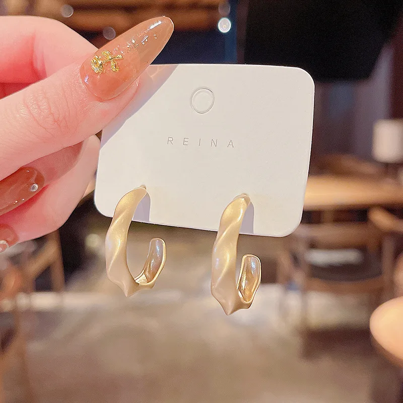 Korean New Matte Semicircle Geometry Earrings for Women Simplicity Trendy Stud Earrings Female Fashion Ear Studs Delicate Gifts
Korean New Matte Semicircle Geometry Earrings for Women Simplicity Trendy Stud Earrings Female Fashion Ear Studs Delicate Gifts