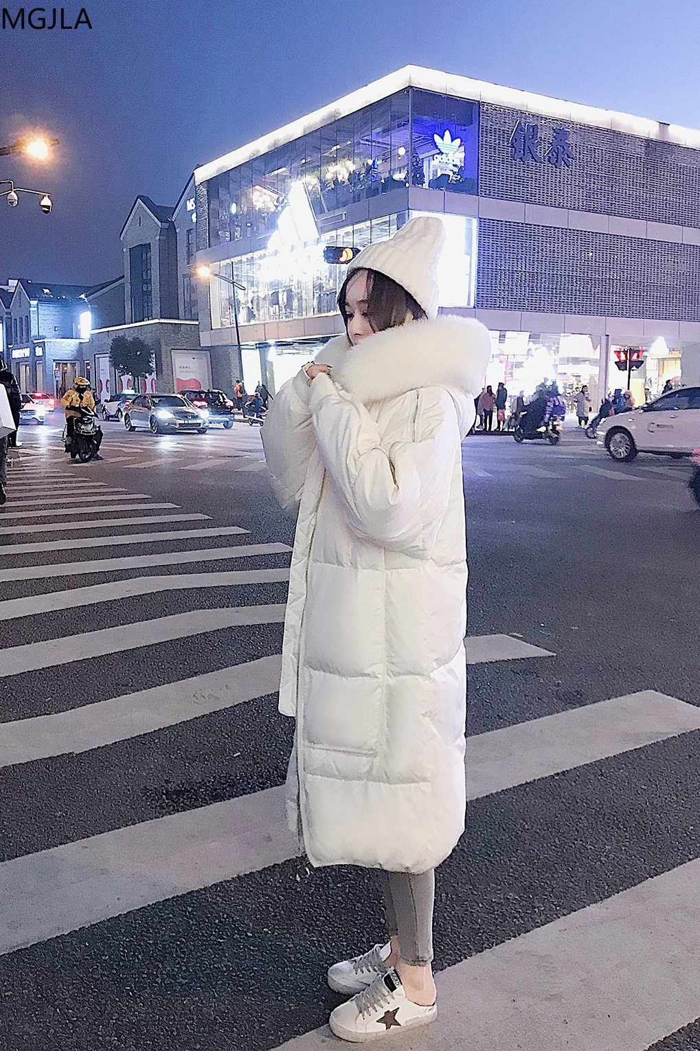 2020 New Padded Jacket Women's Winter Over The Knee Mid-length Padded Coat Thickened Big Fur Collar White Down Padded Coat Women 
2020 New Padded Jacket Women's Winter Over The Knee Mid-length Padded Coat Thickened Big Fur Collar White Down Padded Coat Women