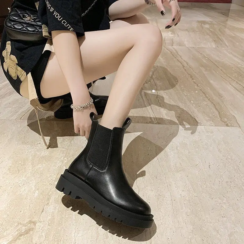 2021 Fashion Women's Boots Lace Up Calf Round Head Women's Martin Boots Black Mid Heel Square Heel PU Women Shoes Four Seasons
2021 Fashion Women's Boots Lace Up Calf Round Head Women's Martin Boots Black Mid Heel Square Heel PU Women Shoes Four Seasons