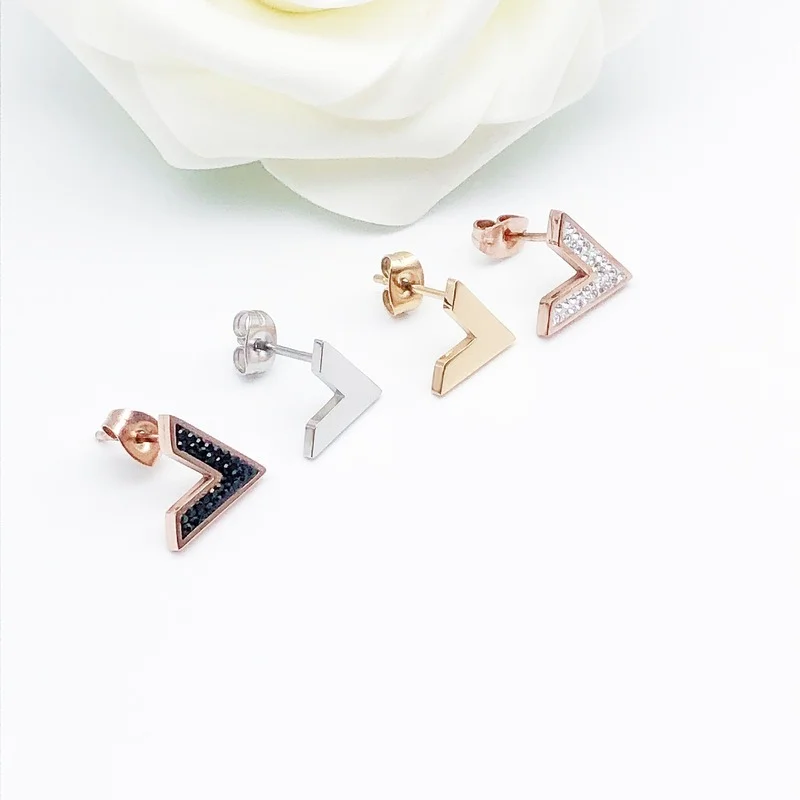 Japan and Korea Simple Wind V-shaped Titanium Steel Earrings Rose Gold Diamond Inlaid Flat Polished Stainless Steel Fashion
Japan and Korea Simple Wind V-shaped Titanium Steel Earrings Rose Gold Diamond Inlaid Flat Polished Stainless Steel Fashion