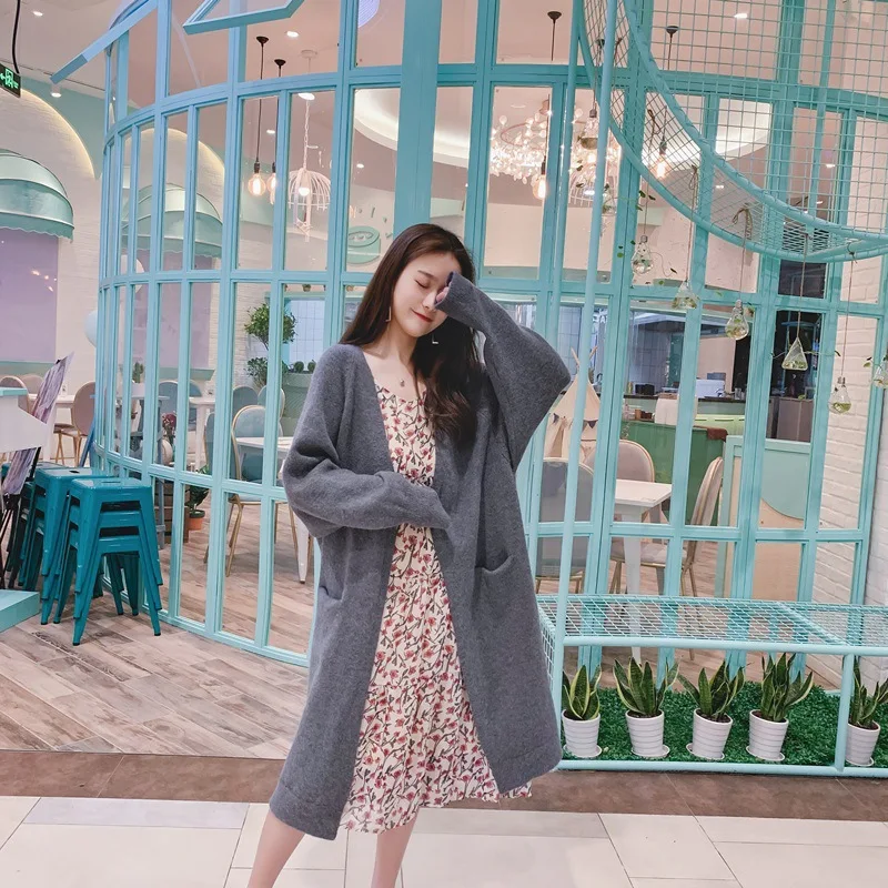 Large size women's fat mm2020 autumn and winter new sweater women's long knit cardigan Korean long-sleeved women's coat
Large size women's fat mm2020 autumn and winter new sweater women's long knit cardigan Korean long-sleeved women's coat