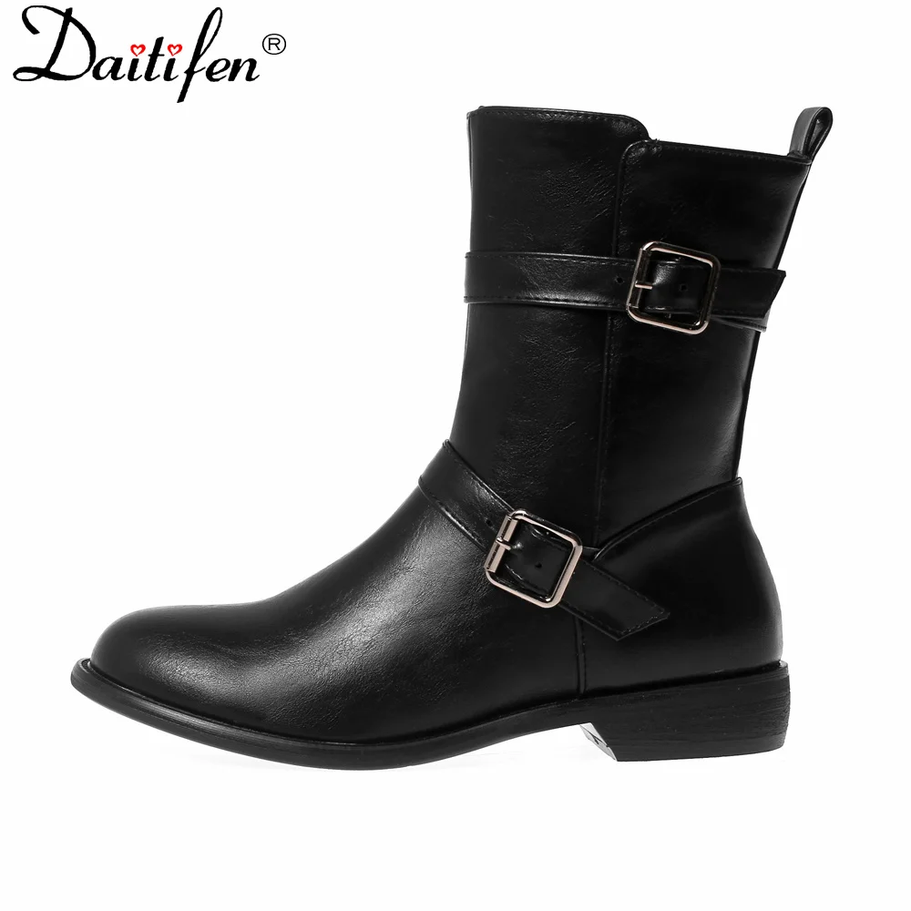 Daitifen Брендовые женские лаконичные рыцарские ботинки для отдыха на танкетке с ремешком и пряжкой женские зимние ботильоны с мехом женская уличная обувь 
Daitifen Брендовые женские лаконичные рыцарские ботинки для отдыха на танкетке с ремешком и пряжкой женские зимние ботильоны с мехом женская уличная обувь