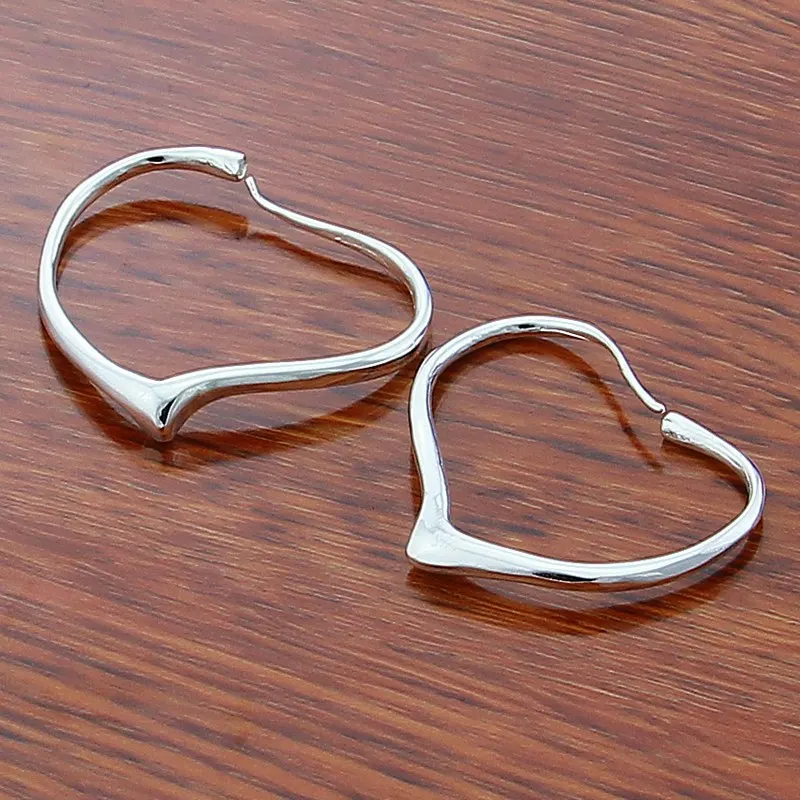 925 Sterling Silver Heart 29*37mm Hoop Earrings For Woman Wedding Engagement Party Fashion Charm Jewelry
925 Sterling Silver Heart 29*37mm Hoop Earrings For Woman Wedding Engagement Party Fashion Charm Jewelry