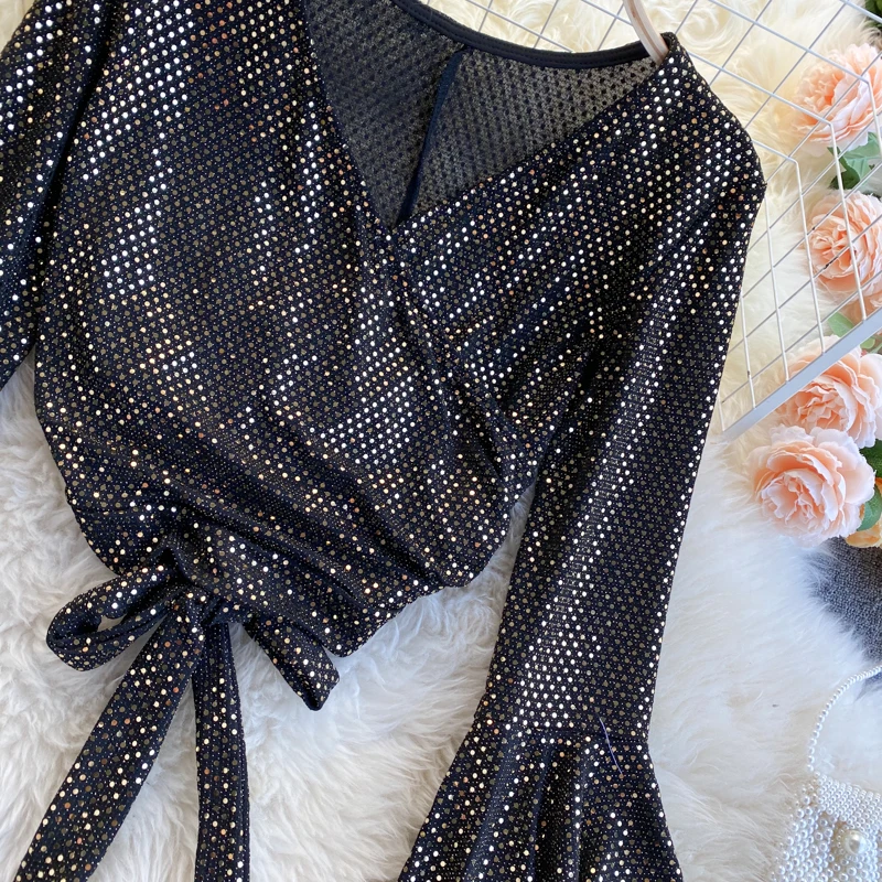 Women Bow Blouses Spring V Neck Flare Sleeve Tops Korean Solid Sequins Streetwear Short Top Fashion Clothing
Women Bow Blouses Spring V Neck Flare Sleeve Tops Korean Solid Sequins Streetwear Short Top Fashion Clothing