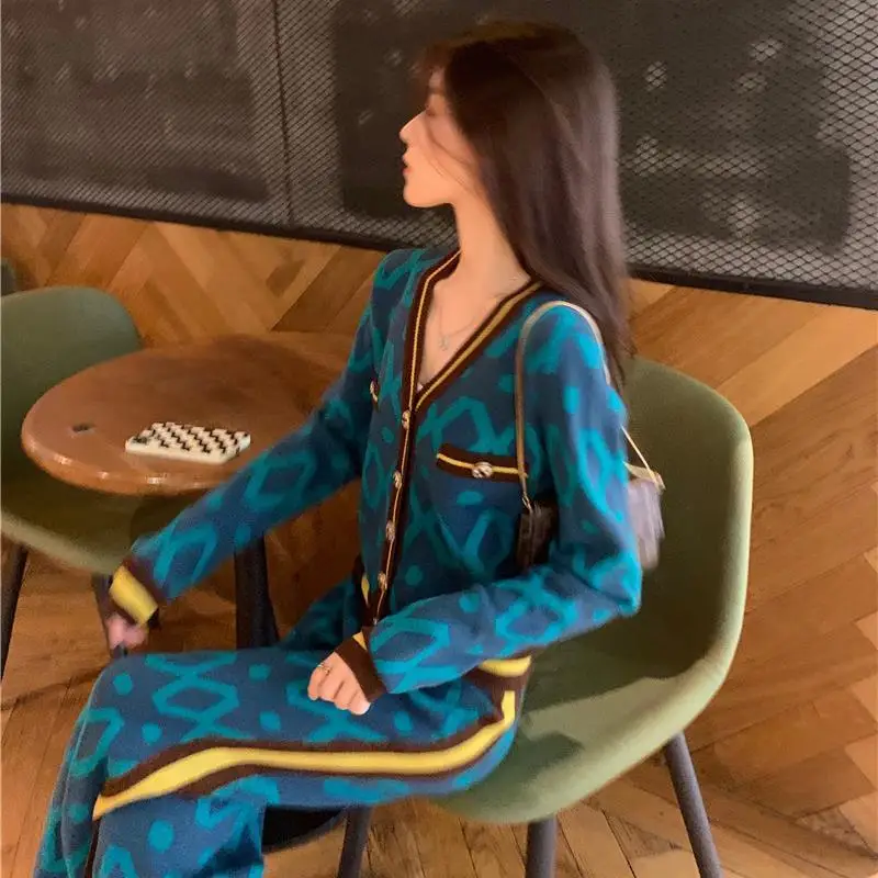 Spring Solid Knitted 2 Piece Sets Women Elegant Single Breasted Long Sleeve Cardigan Top and Wide Leg Pants Suit Outfits X61
Spring Solid Knitted 2 Piece Sets Women Elegant Single Breasted Long Sleeve Cardigan Top and Wide Leg Pants Suit Outfits X61