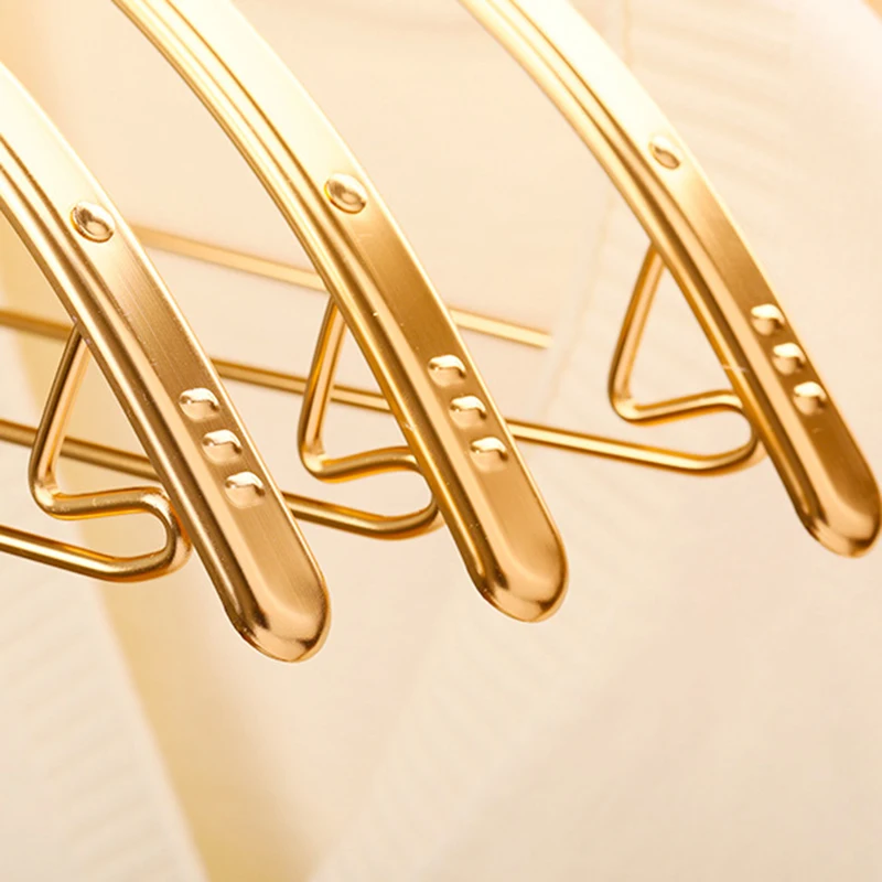 No Shoulder Marks Hanger Aluminum Alloy HousehSold Space Saving Suitable for Sweater Coat Pants Shirt FBS889
No Shoulder Marks Hanger Aluminum Alloy HousehSold Space Saving Suitable for Sweater Coat Pants Shirt FBS889