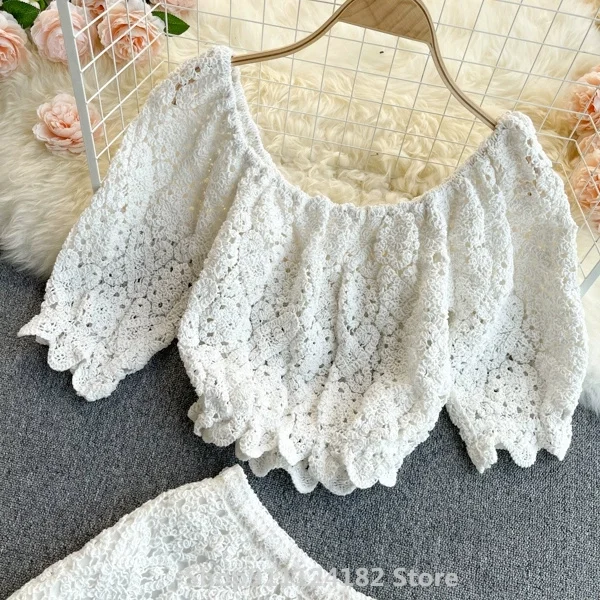 Small Grid Hollow Perspective Round Neck Strapless Short Sleeve Top High Waist Casual Wide Leg Shorts Sleeveless Suit Women
Small Grid Hollow Perspective Round Neck Strapless Short Sleeve Top High Waist Casual Wide Leg Shorts Sleeveless Suit Women