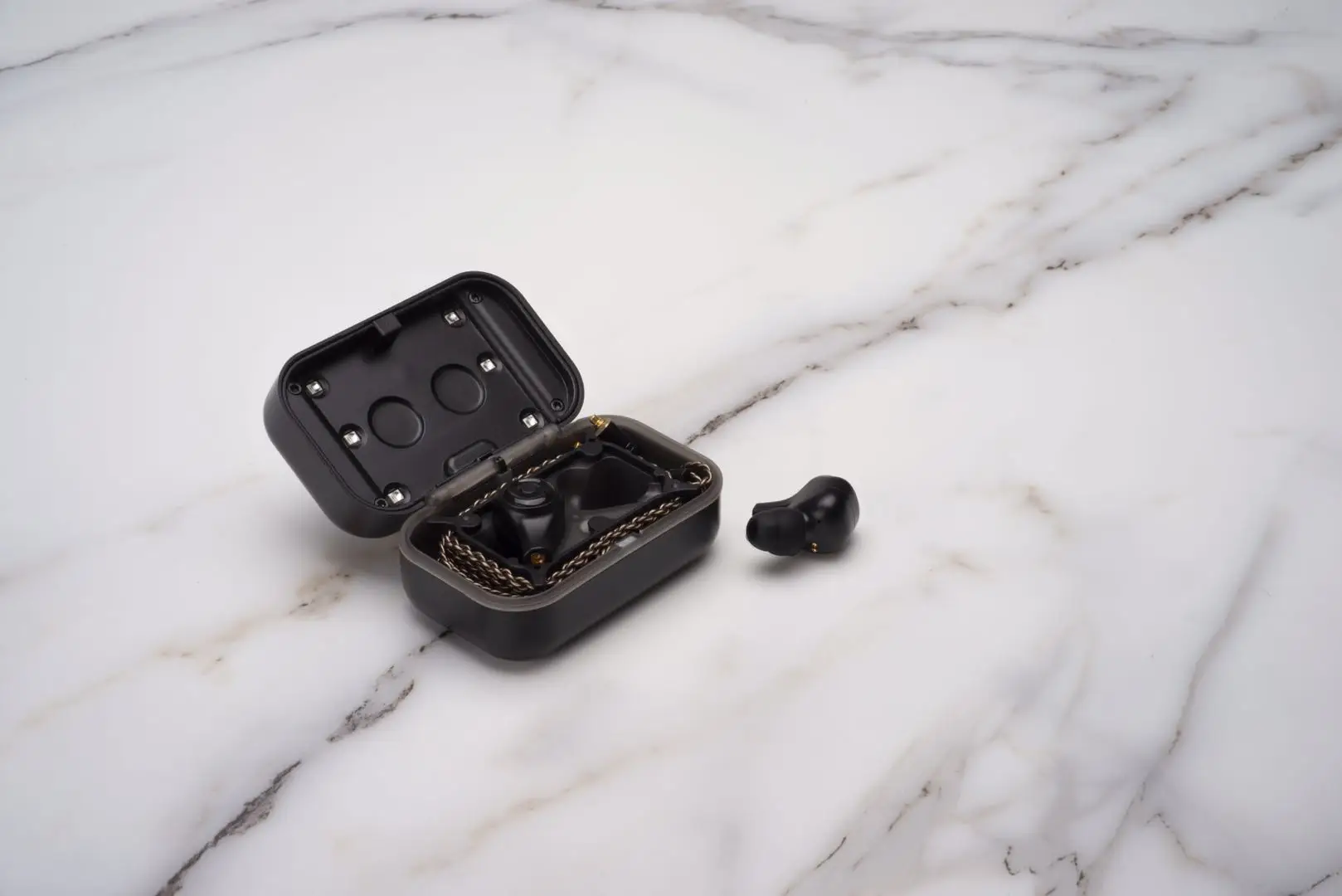 Беспроводные Внутриканальные наушники TINHIFI TWS2000 с bluetooth 5,0 и двойным динамическим драйвером, со сменным кабелем MMCX, TINHIFI T2 T3 P1
Беспроводные Внутриканальные наушники TINHIFI TWS2000 с bluetooth 5,0 и двойным динамическим драйвером, со сменным кабелем MMCX, TINHIFI T2 T3 P1