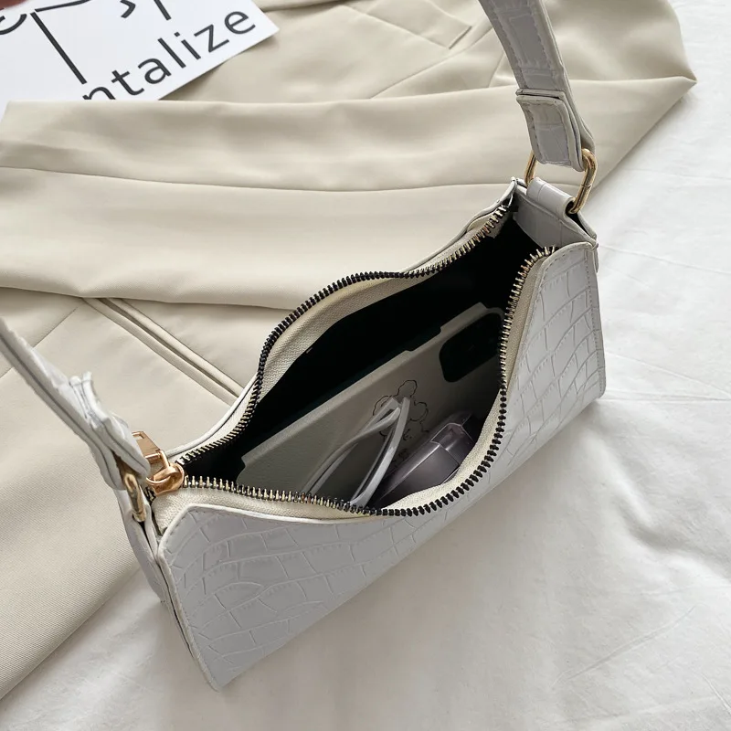 Retro crocodile shoulder bag women's PU leather baguette luxury underarm bag French underarm bag senior handbag
Retro crocodile shoulder bag women's PU leather baguette luxury underarm bag French underarm bag senior handbag