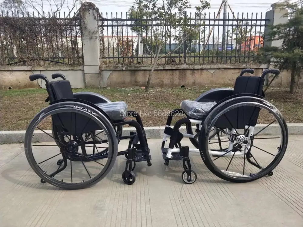 

Free shipping The elderly and the disabled manually fold the mobility aid sports wheelchair.
