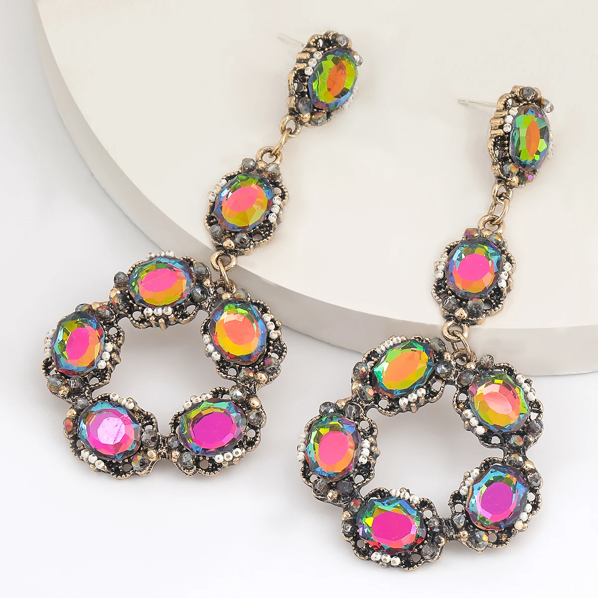 2021 Fashion Metal Rhinestone Geometric Earrings Family Party Simple Dangle Earrings Winter Women's Statement Earrings
2021 Fashion Metal Rhinestone Geometric Earrings Family Party Simple Dangle Earrings Winter Women's Statement Earrings
