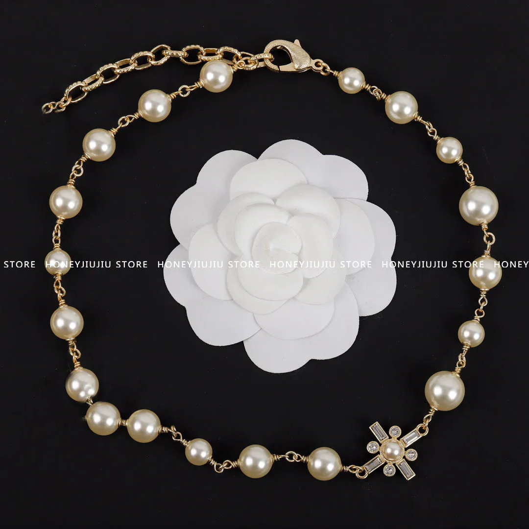 Hot Famous Brand Classic Camellia Pearl Crystal Necklace Vintage For Women Top Quality Luxury Jewelry 2021 Trends
Hot Famous Brand Classic Camellia Pearl Crystal Necklace Vintage For Women Top Quality Luxury Jewelry 2021 Trends