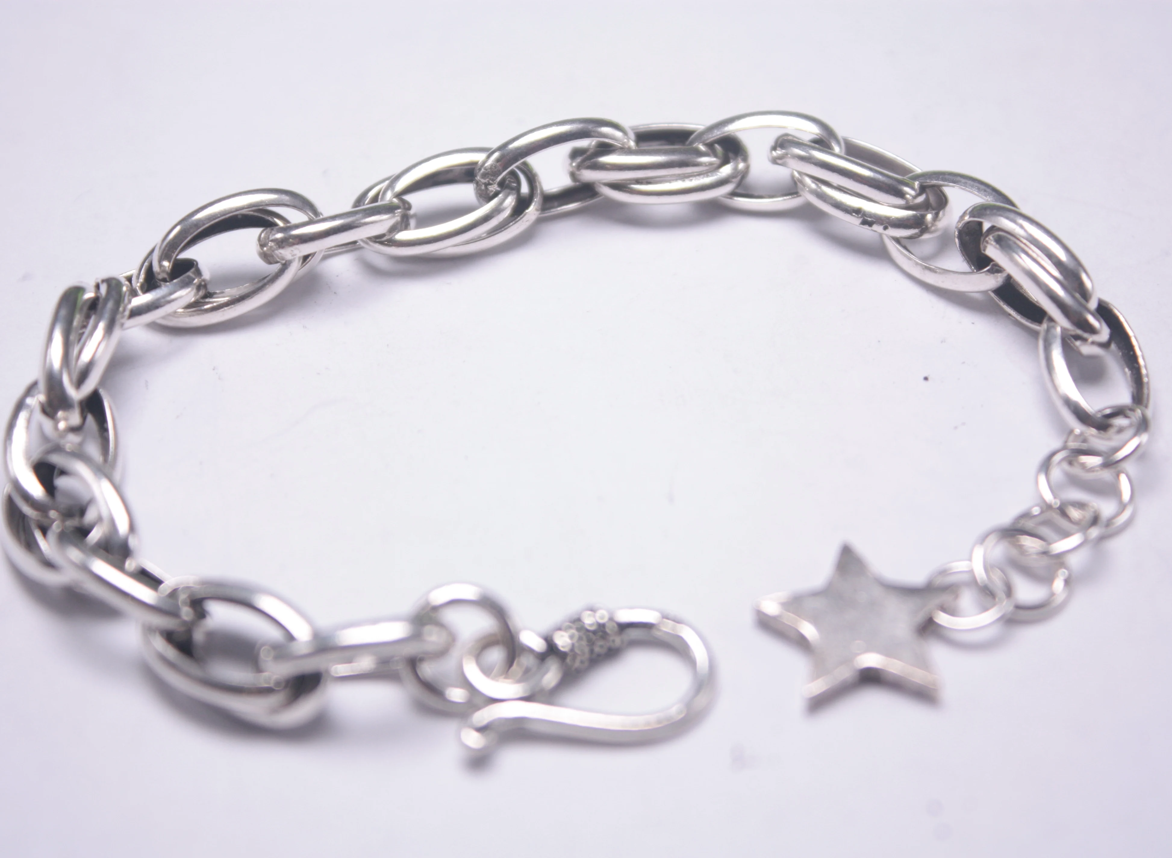 Real S925 Silver Bracelet Women Man's Double Collar Circle Link 9mm Chain Link Women Men's Bracelet 7.6''L
Real S925 Silver Bracelet Women Man's Double Collar Circle Link 9mm Chain Link Women Men's Bracelet 7.6''L