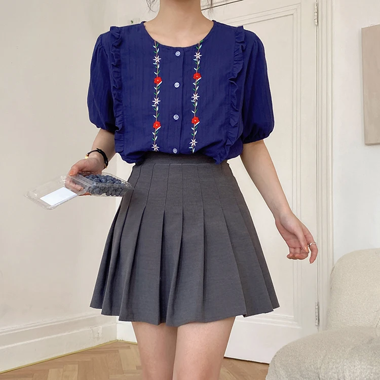 New Korean Chic Floral Embroidery Blouse Women Ruffle Short Sleeve White Blouses Casual Loose Ladies Summer Shirt Vintage
New Korean Chic Floral Embroidery Blouse Women Ruffle Short Sleeve White Blouses Casual Loose Ladies Summer Shirt Vintage