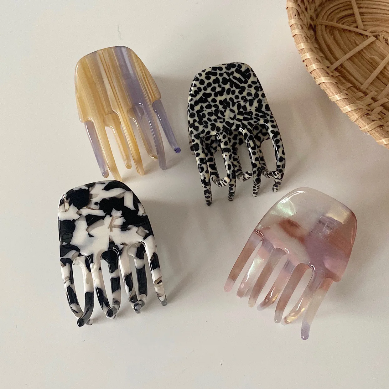 Fashion Acetate Hairpin Headdress Female Hair Accessories Temperament Black and White Cow Pattern Mini Clip Jewelry Accessories
Fashion Acetate Hairpin Headdress Female Hair Accessories Temperament Black and White Cow Pattern Mini Clip Jewelry Accessories