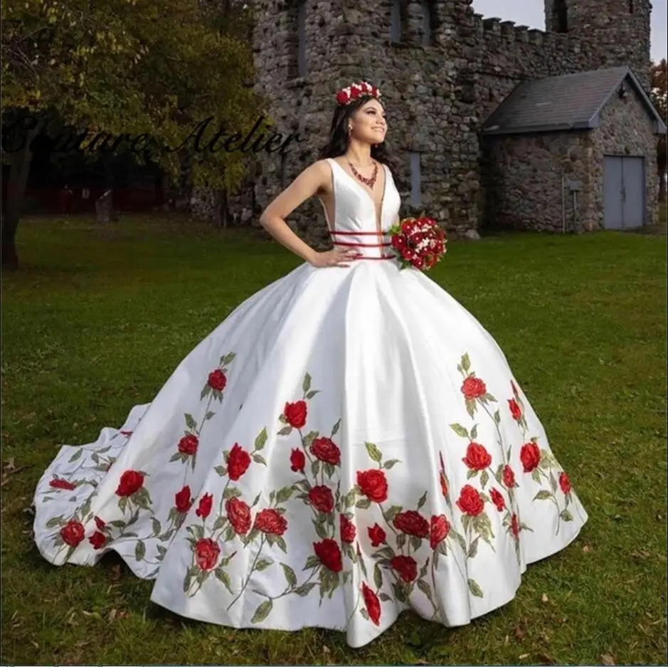 Мексиканские белые платья Quinceanera с красными розами, Цветочная вышивка, бальное платье, сексуальный V-образный вырез, Формальное 15 лет выпуск...
Мексиканские белые платья Quinceanera с красными розами, Цветочная вышивка, бальное платье, сексуальный V-образный вырез, Формальное 15 лет выпуск...