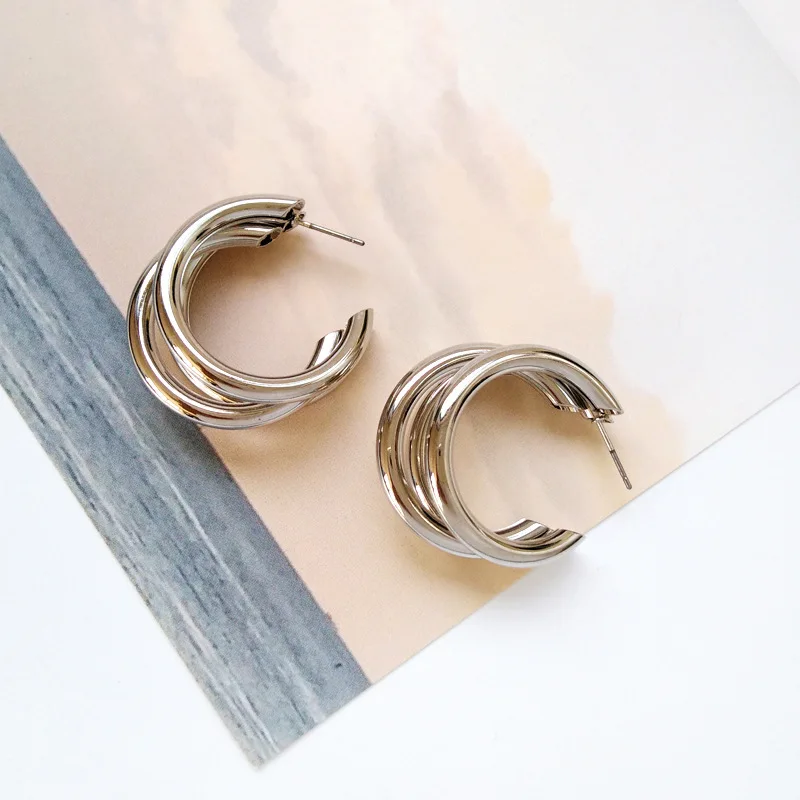 Exaggerated Simple Earrings For Women Party Jewelry C-shaped Three-tier Earrings Circle Temperament Retro Ear Studs
Exaggerated Simple Earrings For Women Party Jewelry C-shaped Three-tier Earrings Circle Temperament Retro Ear Studs