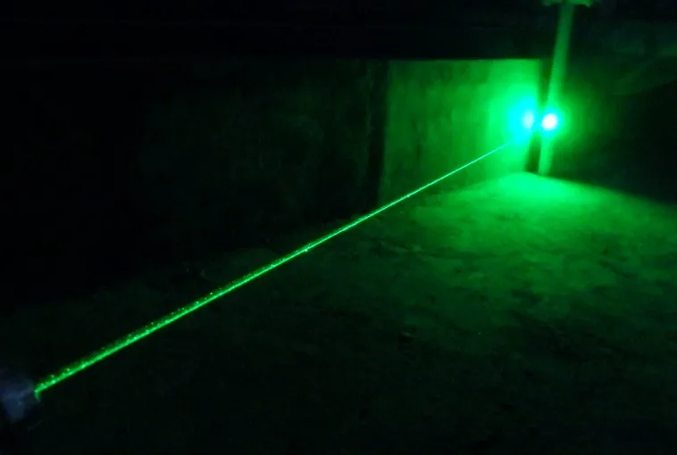 High Power Military Green Red Laser Pointer 100w 100000m 532nm Flashlight Light Burn Match Candle Lit Cigarette Wicked Hunting
High Power Military Green Red Laser Pointer 100w 100000m 532nm Flashlight Light Burn Match Candle Lit Cigarette Wicked Hunting