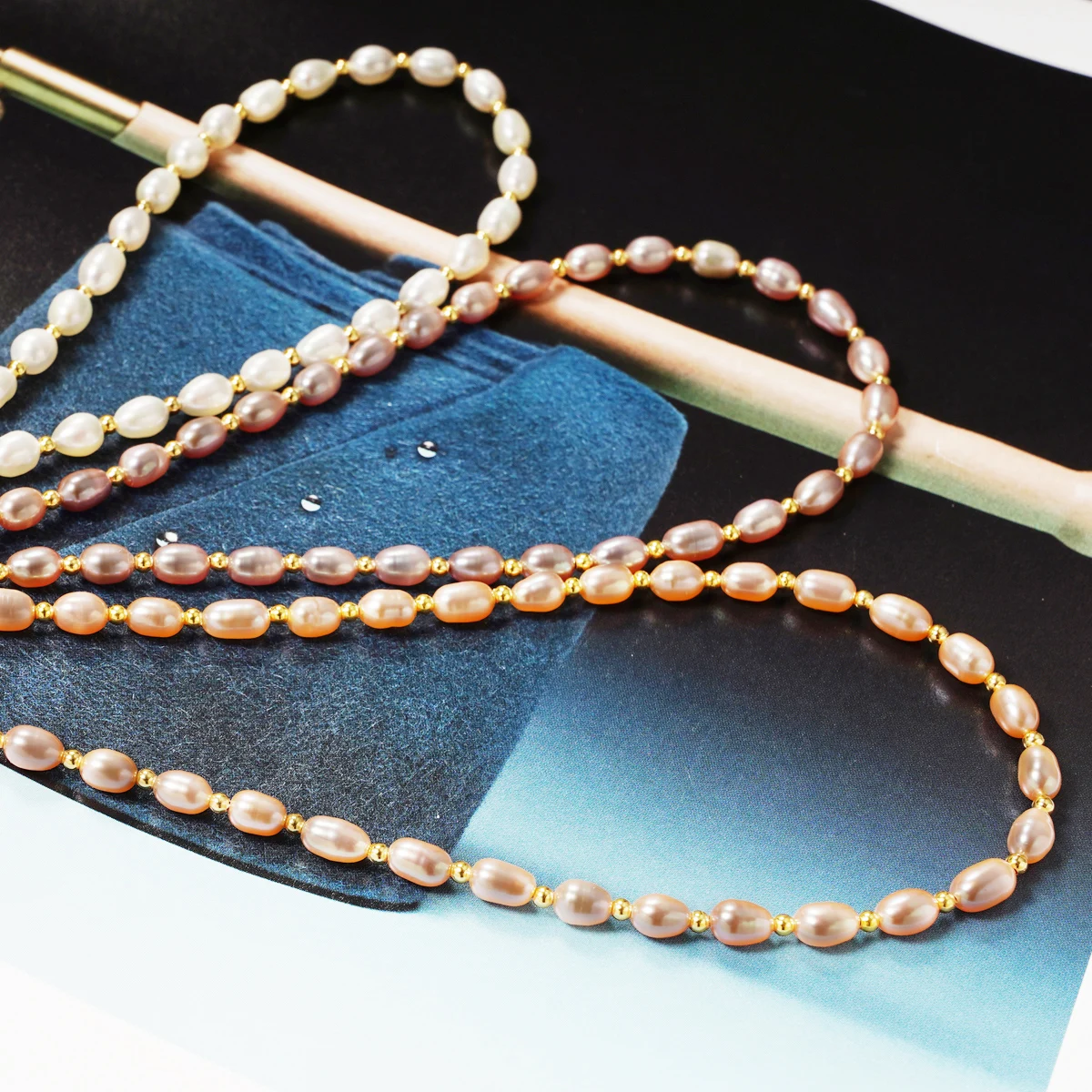 Beaded Eyeglasses Chain Premium Pearl Charm Plated Metal Chain Silicone Loops Sunglasses Accessory Hanging Rope on Neck
Beaded Eyeglasses Chain Premium Pearl Charm Plated Metal Chain Silicone Loops Sunglasses Accessory Hanging Rope on Neck