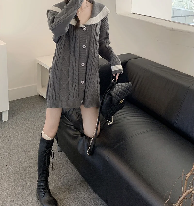 Small Man Outside with Long Sleeve Sweater, Women's College Style Design, Autumn Navy Collar Cardigan Sweater
Small Man Outside with Long Sleeve Sweater, Women's College Style Design, Autumn Navy Collar Cardigan Sweater