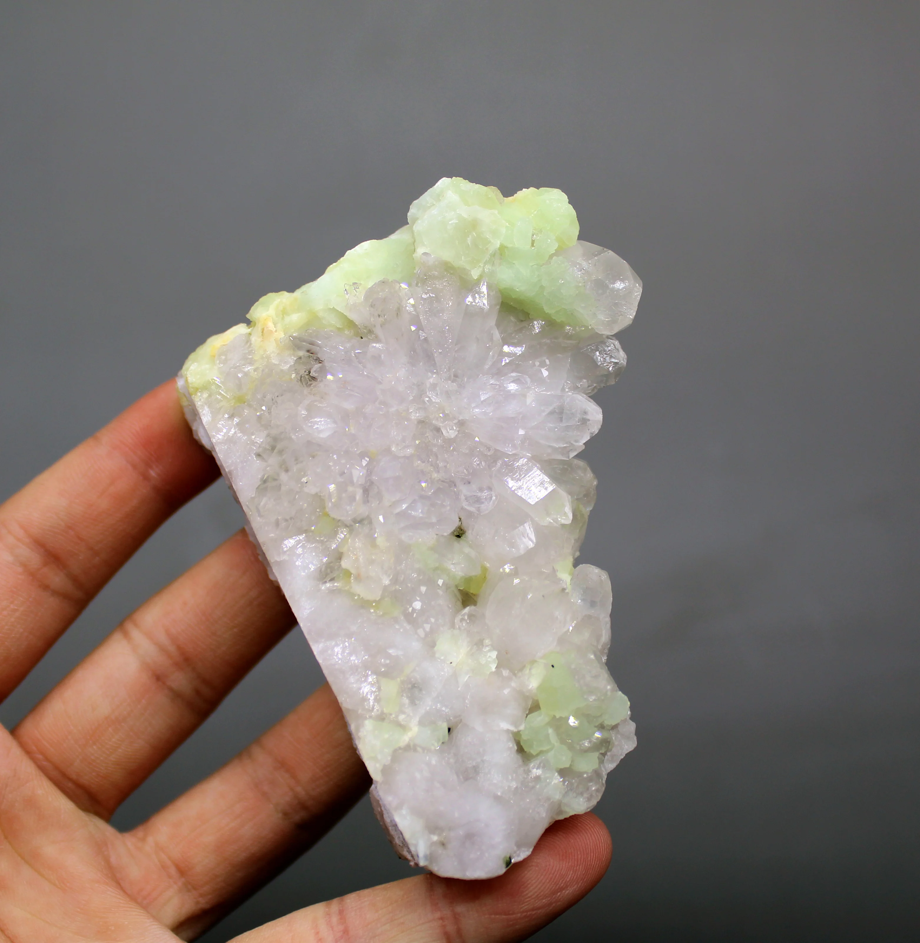 183g Natural Prehnite and White Crystal Symbiotic Mineral Specimens stones and crystals healing crystals quartz gemstones
183g Natural Prehnite and White Crystal Symbiotic Mineral Specimens stones and crystals healing crystals quartz gemstones