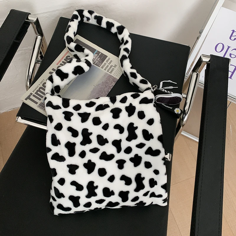 Lovely Soft Plush Women Messenger Bags Cow Pattern Ladies Furry Purse Handbags Winter Fashion Girls Student Travel Casual Tote
Lovely Soft Plush Women Messenger Bags Cow Pattern Ladies Furry Purse Handbags Winter Fashion Girls Student Travel Casual Tote