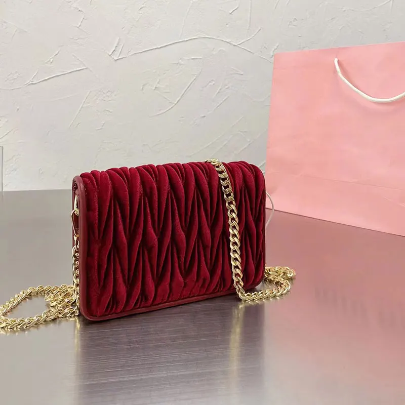 New high-grade velvet folds chain messenger bag design shoulder bag soft mini bag lady wallet party clutch
New high-grade velvet folds chain messenger bag design shoulder bag soft mini bag lady wallet party clutch