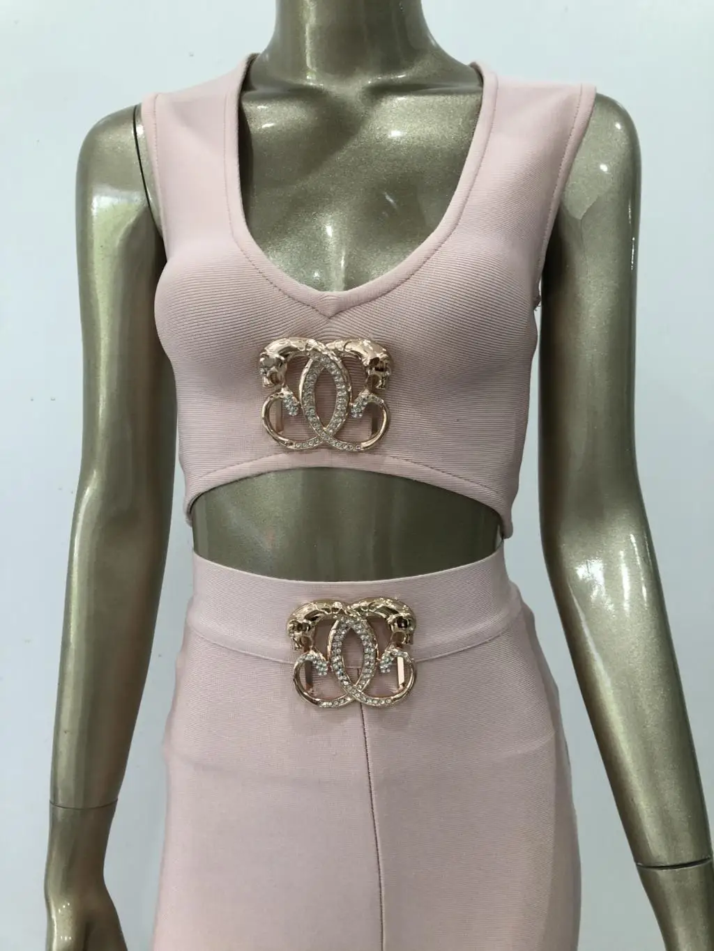 Sale New Fashion Summer Women's Clothing Set Sexy Diamonds Crystal PinkBandage Set Short Tops Camis + Pencil Pants 2 Pieces Set
Sale New Fashion Summer Women's Clothing Set Sexy Diamonds Crystal PinkBandage Set Short Tops Camis + Pencil Pants 2 Pieces Set