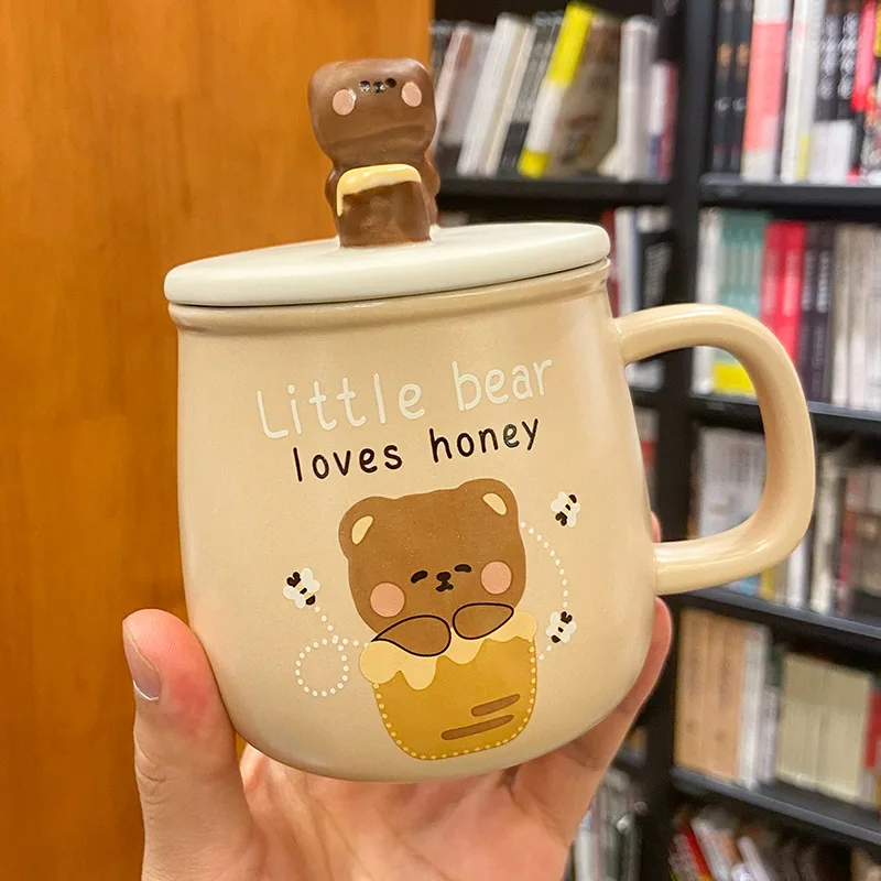 New 3D Cartoon Bear Mobile Phone Holder Mug Home Milk Breakfast Cup Ceramic Mug with Lid Cute Coffee Mugs and Cups Kawaii Mug
New 3D Cartoon Bear Mobile Phone Holder Mug Home Milk Breakfast Cup Ceramic Mug with Lid Cute Coffee Mugs and Cups Kawaii Mug