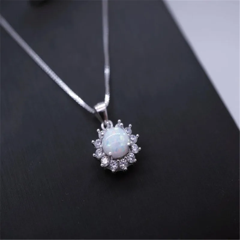 Exquisite Luxury Round White Pendant Necklace Inlay Glamour Lady Wedding Party Jewelry Gift
Exquisite Luxury Round White Pendant Necklace Inlay Glamour Lady Wedding Party Jewelry Gift